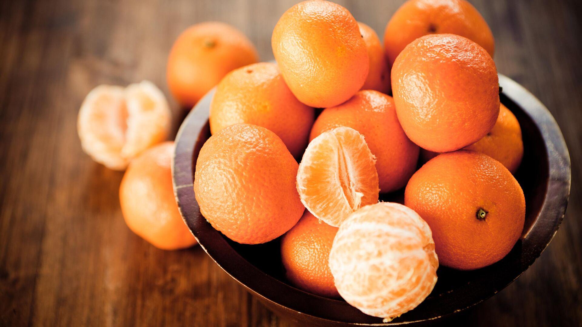 GreensProutsy: Your Daily Dose of Tangerine Express Freshness, Delivered.